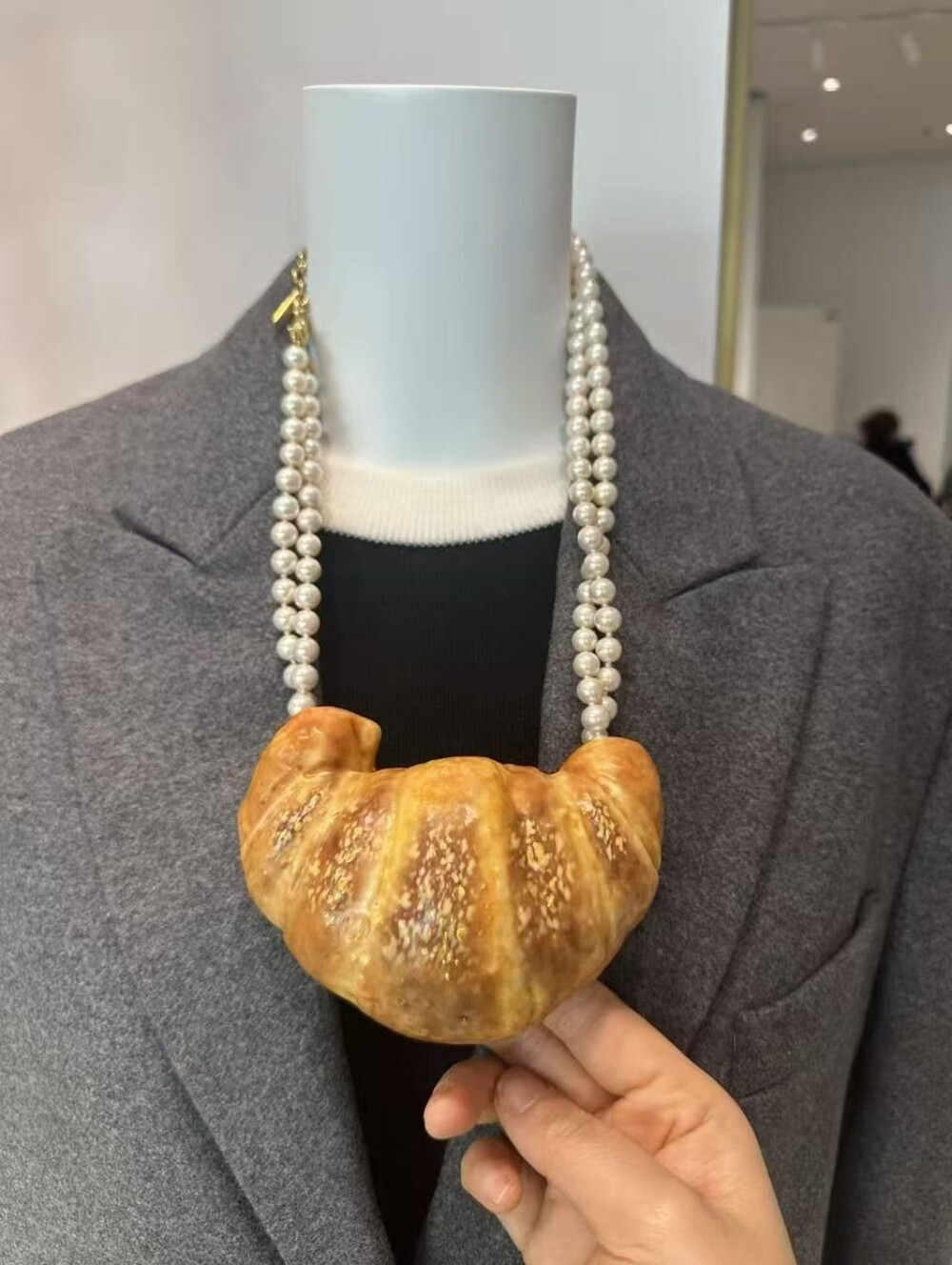 Moschino Croissant-Shaped Necklace bakery-inspired Stmulated Pearl Rare